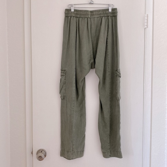 Size S Avec Les Filles faded green linen cargo drop crotch pants - Picture 2 of 4